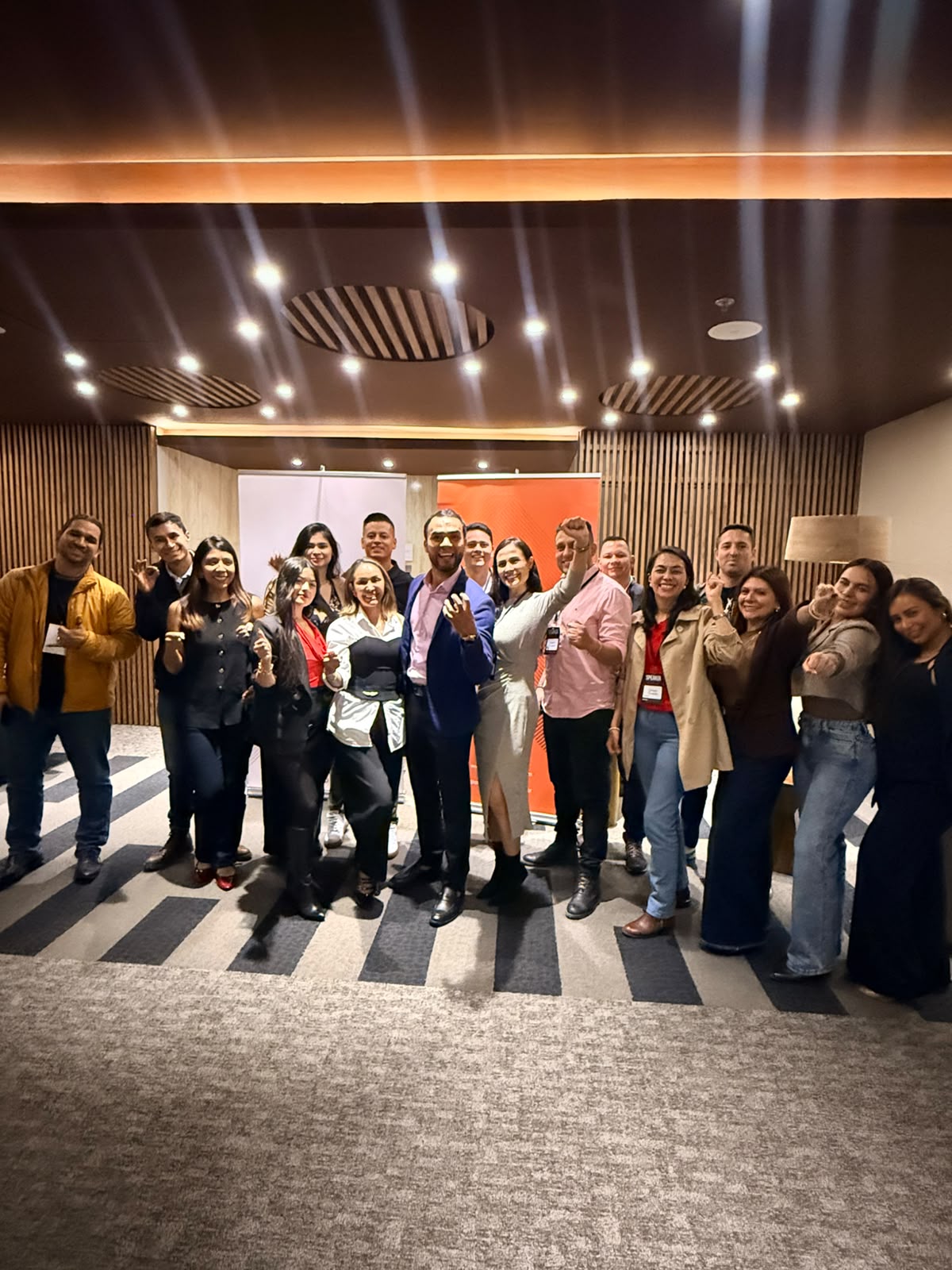 Foto grupal de los participantes al finalizar el bootcamp